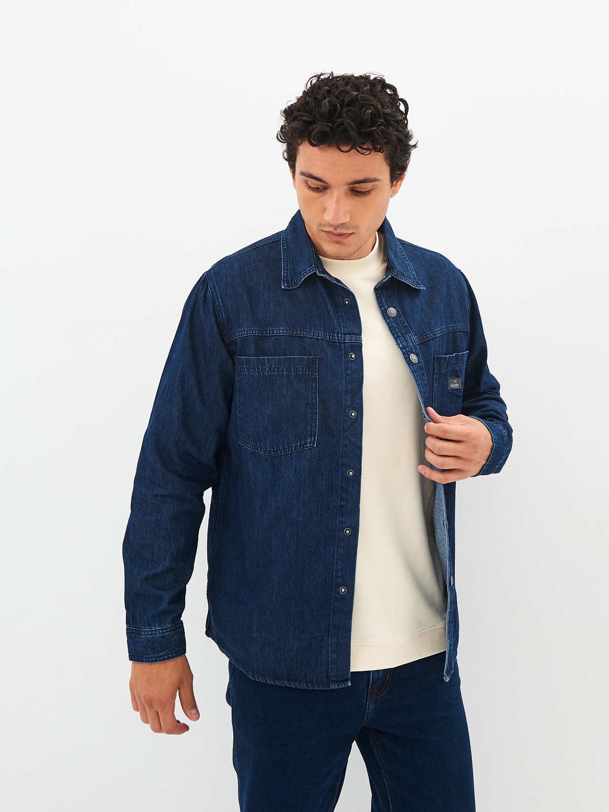 Мужская джинсовая рубашка прямого кроя