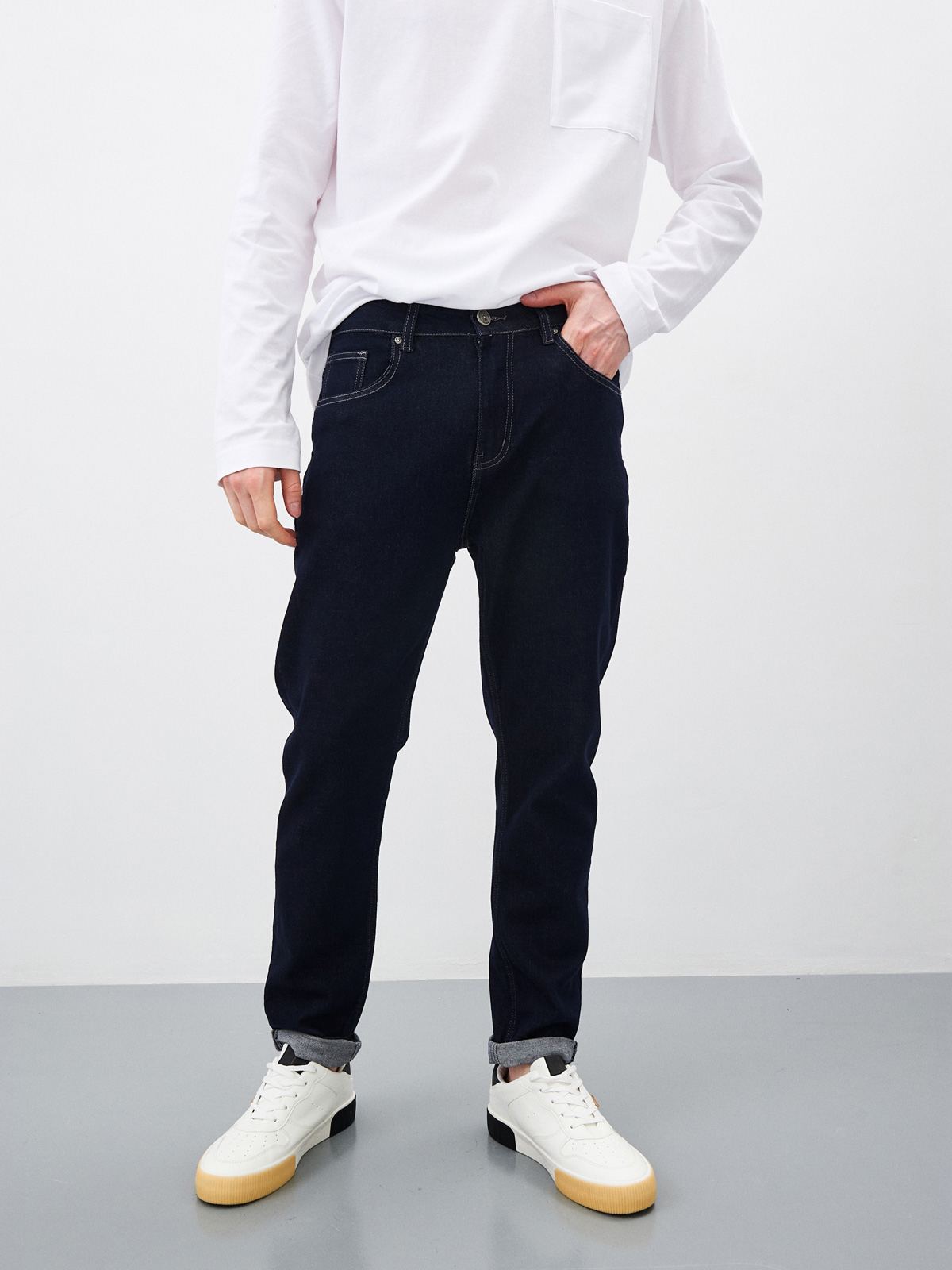 Мужские джинсы mom со средней посадкой