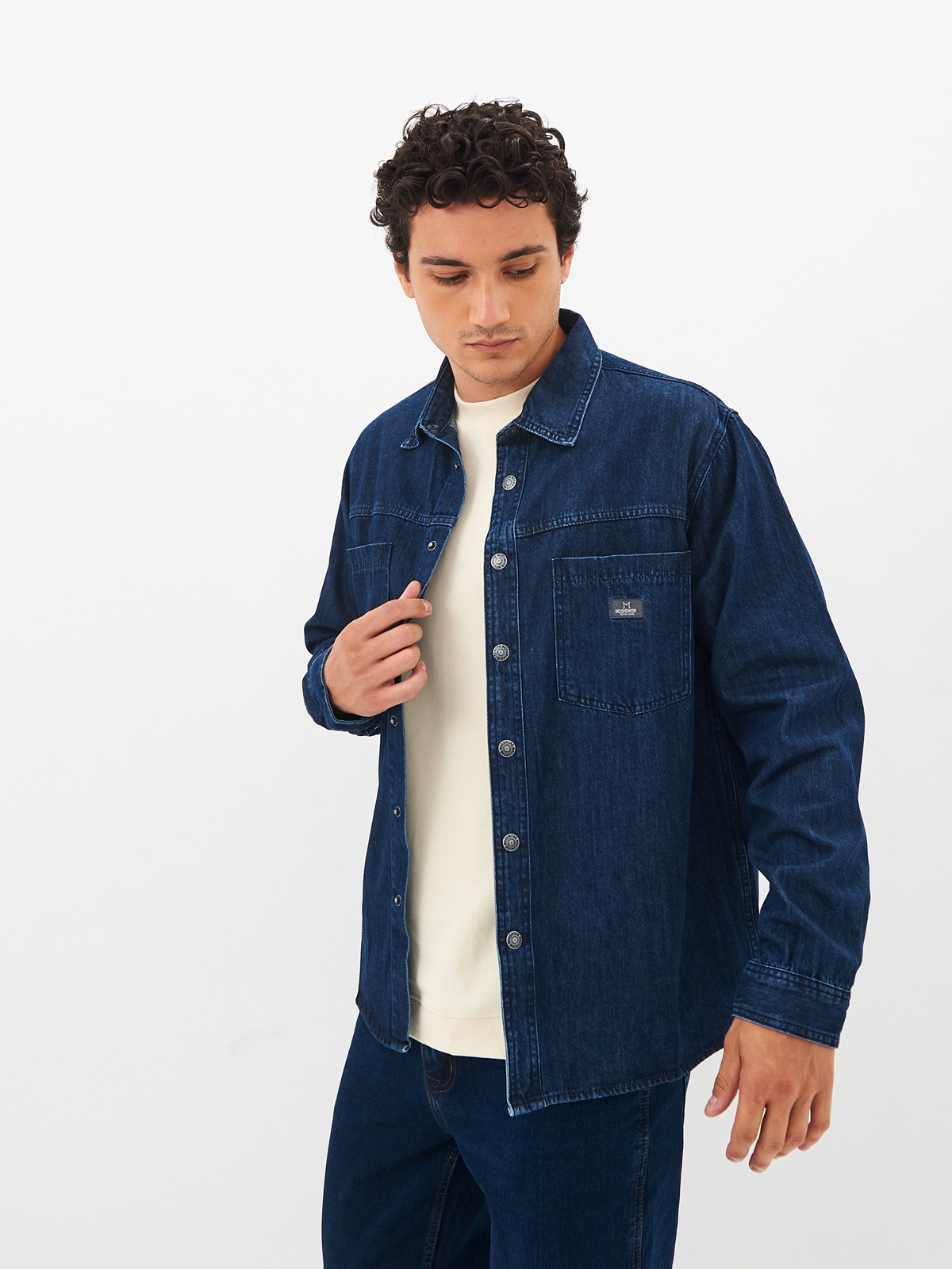 Мужская джинсовая рубашка прямого кроя