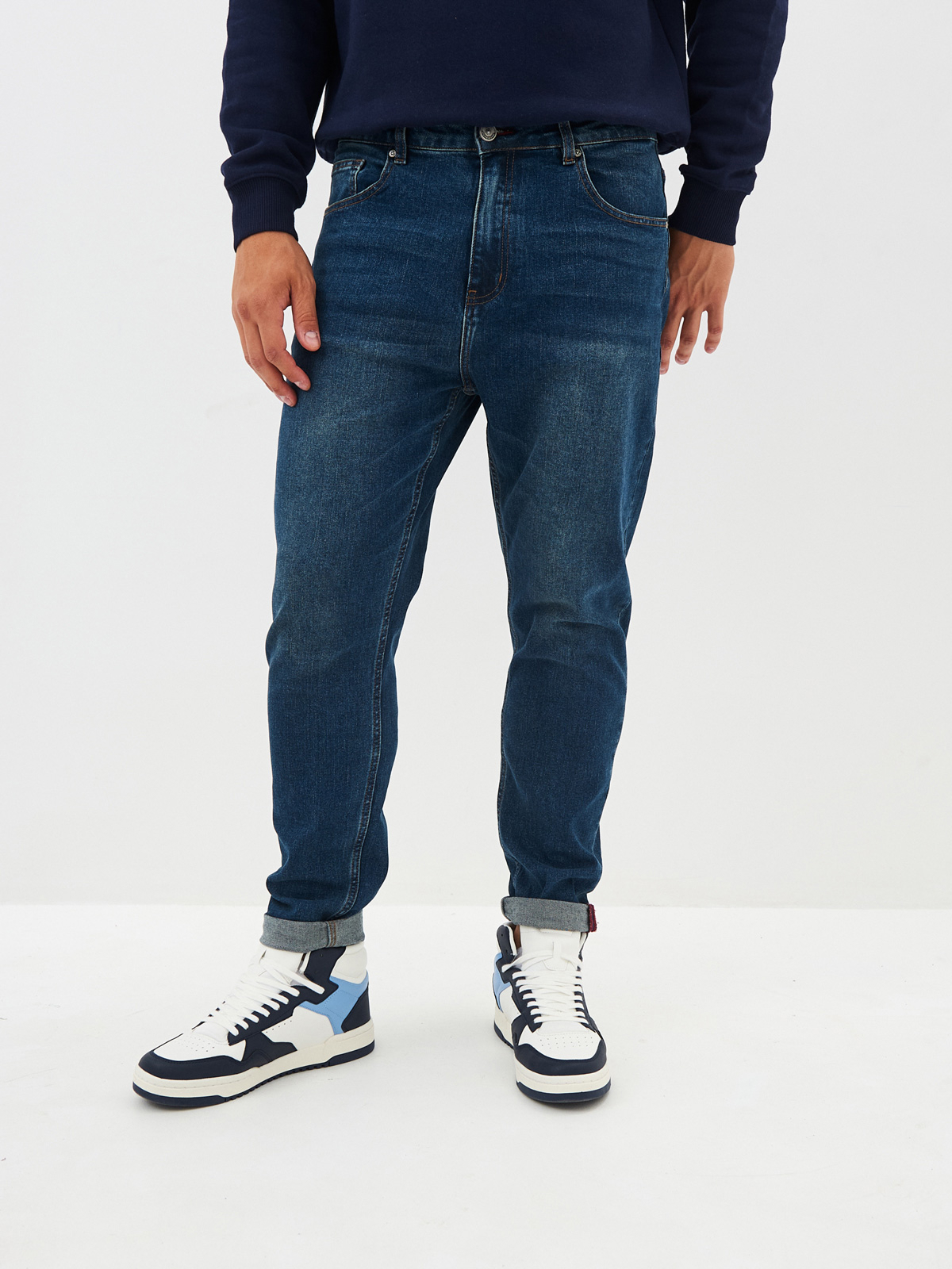 Мужские джинсы mom со средней посадкой