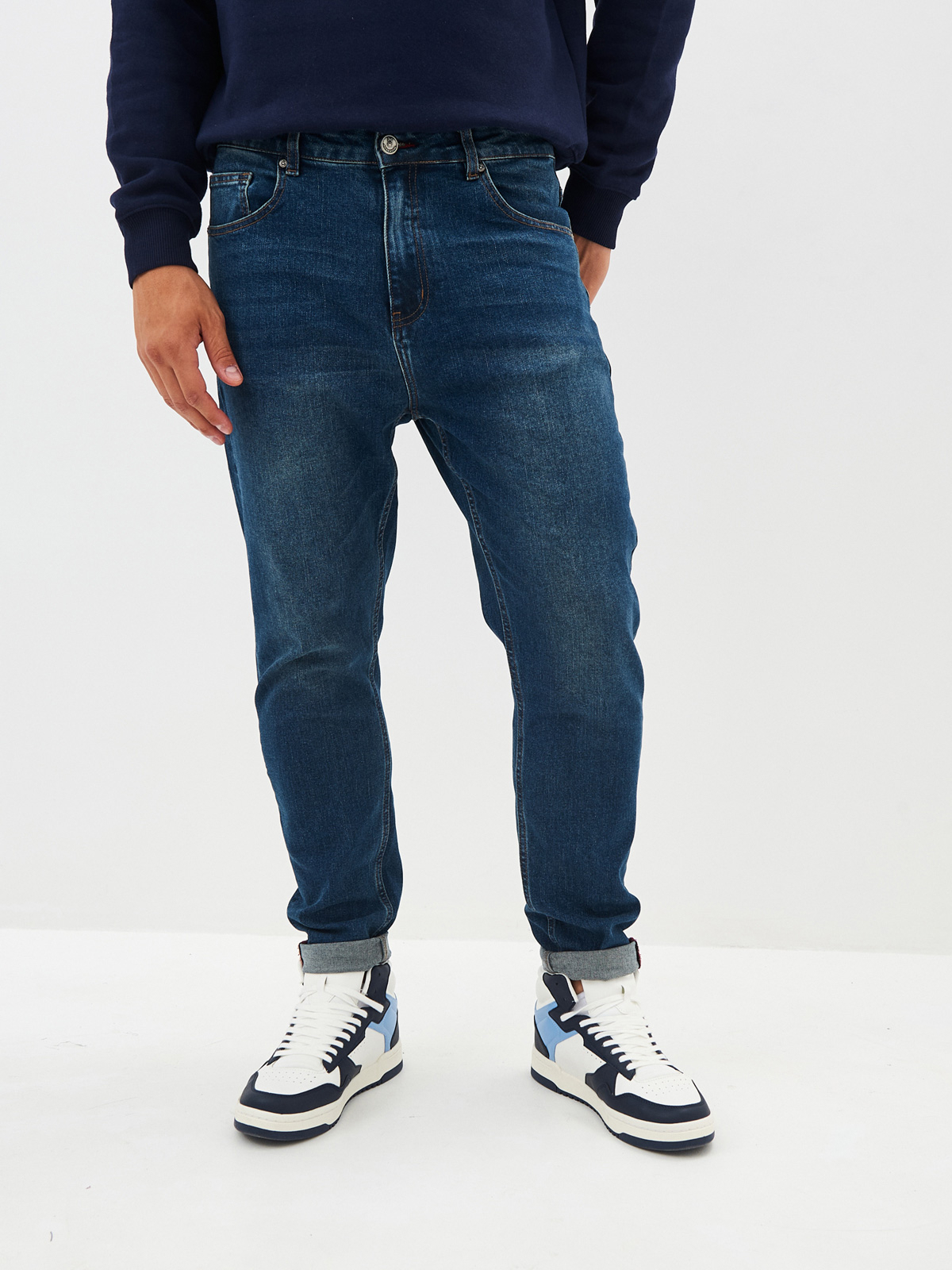 Мужские джинсы mom со средней посадкой