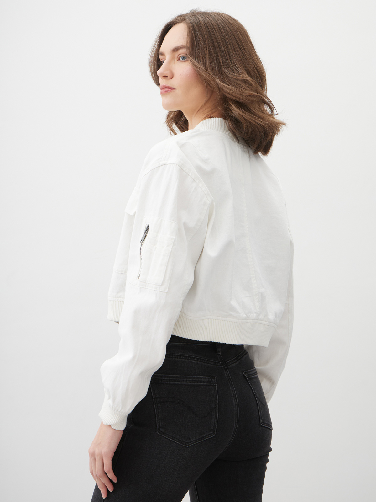 Женский бомбер укороченный на резинке