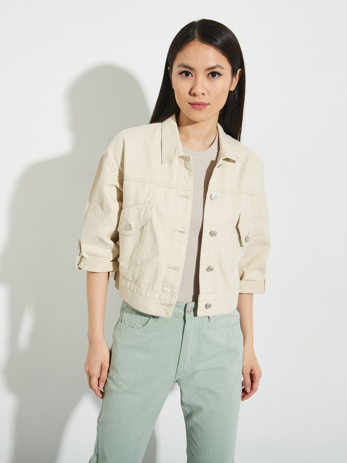 Женская куртка нежного цвета