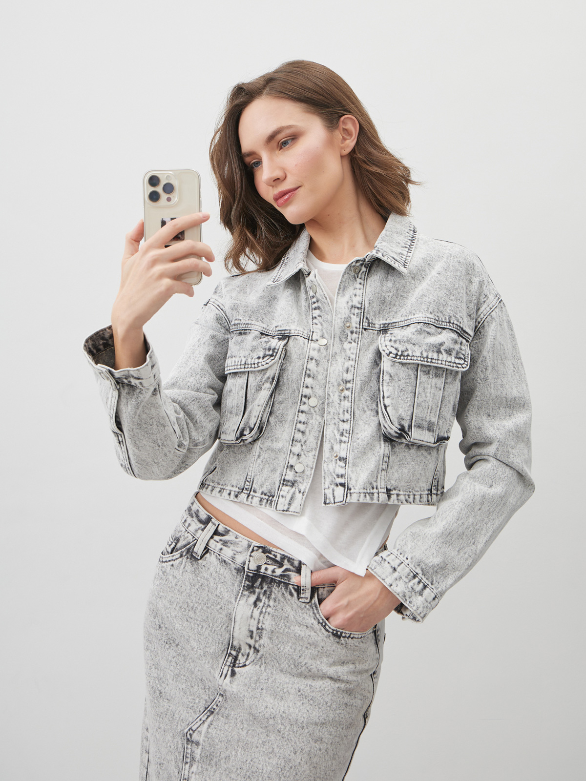 Женская куртка укороченная